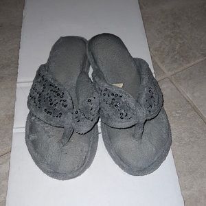 Dluxe by Dearfoams slippers